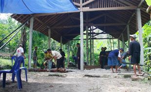 Mirip Lumbung, Rumah Jemiyem Diperbaiki Warga