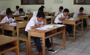 UJIAN NASIONAL SMP: UN Lancar, Peserta yang Izin Sakit Berkurang