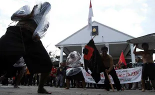 DEMO BURUH DI DEPAN PN SOLO