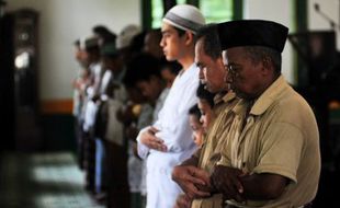 Azan Mengajak Muslim Disiplin