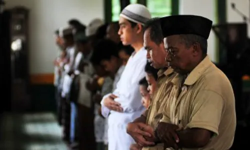 Azan Mengajak Muslim Disiplin