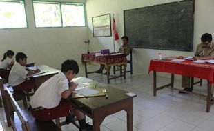 UN SD: Sekolah Terpencil, Peserta Ujian pun Hanya Tiga Siswa