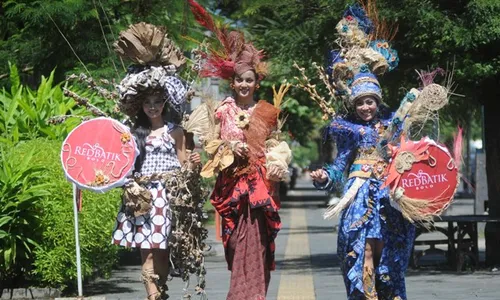 KOSTUM RED BATIK