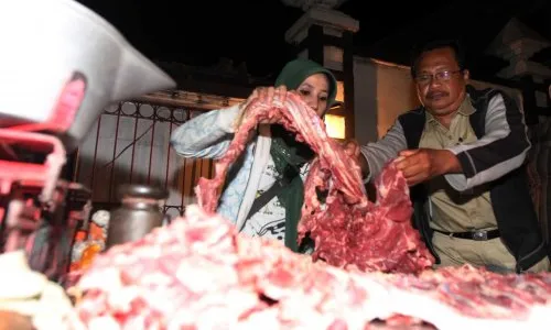 PEREDARAN DAGING: Ini Ciri-Ciri Daging Tak Layak Konsumsi