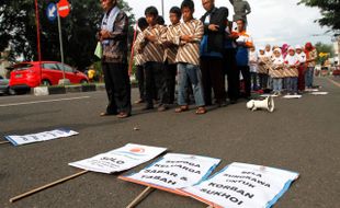 SALAT GAIB UNTUK KORBAN SUKHOI