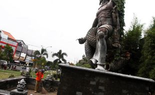 PATUNG NAGA BIMA-