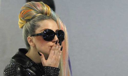 KONTROVERSI LADY GAGA: Antara Ekspresi Kreatif dan Citra Perusak Moral