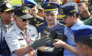 SUKHOI JATUH: Operasi SAR Dihentikan, KNKT Tetap Cari Flight Data Recorder