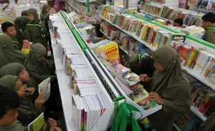 BUKU CERITA ANAK :  Cerita Barat Lebih Populer 