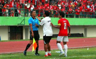 GOL DIANULIR, PEMAIN PERSIS PROTES