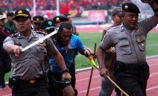 ASISTEN WASIT DIKAWAL POLISI 