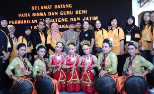 SENI DAN BUDAYA: 45 Siswa SMA/SMK Telusuri Jejak Tradisi Sanggar dan Tari