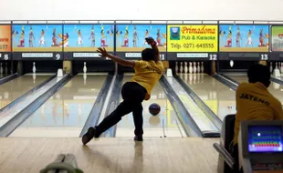 LATIHAN BOWLING