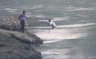 Kisah Sungai di Belakang Rumah