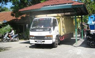 RUMAH NAIK TRUK