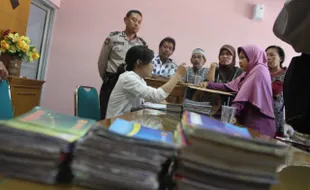  KSU BPR SEJAHTERA: Buku Tabungan Sebagian Nasabah Dibawa Pegawai