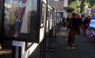  PAMERAN FOTO