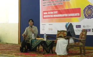 AHMAD FUADI, Penulis Negeri 5 Menara Berbagi Pengalaman di UMS