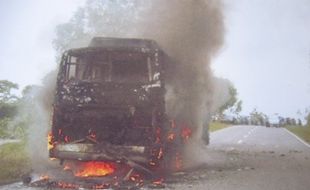 KECELAKAAN MAUT: Bus Terbakar, 13 Orang Tewas