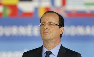 PRESIDEN HOLLANDE Hadapi Ujian Pertama 