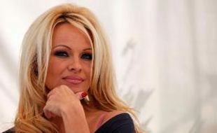 Pamela Anderson Akui Sering Diperkosa Sejak Berusia 12 Tahun