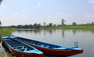 LIBUR PANJANG: "Sang Naga" Nganggur di Kali Opak