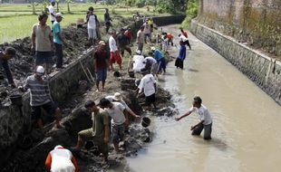 NORMALISASI SUNGAI: Dengan Padat Karya, 2 Sungai Dinormalisasi