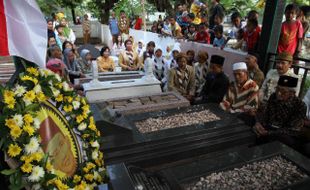  ZIARAH MAKAM KH SAMANHUDI