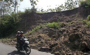  TANAH LONGSOR: DPU Belum Tangani Tanah Longsor di Sangiran