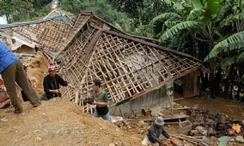 LONGSOR AMBON: Balita Tewas Tertimbun Tanah Longsor