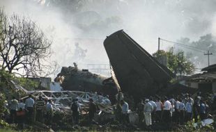 FOKKER JATUH: Kopilot Lettu Paulus Meninggal Dunia, Jumlah Korban Tewas Jadi 10 Orang