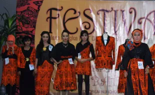 PERAGAAN BUSANA BATIK