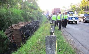 Duh, Banyak Truk Tronton Melanggar Aturan