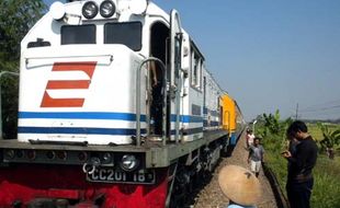 KECELAKAAN KERETA API : KA Tawang Jaya Diseruduk KA Barang, Penumpang Berhamburan Keluar