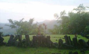 GUNUNG PADANG di Cianjur, Benarkah Menyimpan Jejak Emas?