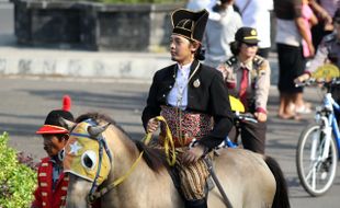 KERATON SURAKARTA: Anak Muda di Balik Tembok Keraton