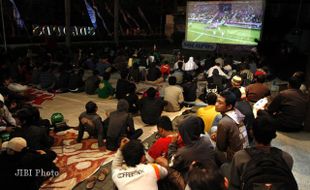 NONTON BARENG PIALA EURO 2012