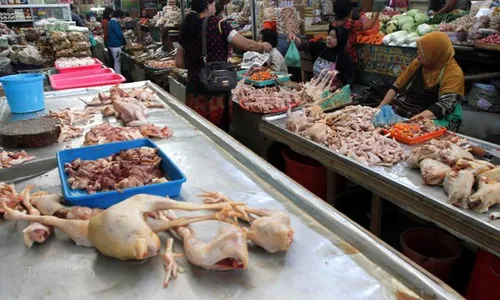 KEBUTUHAN POKOK : Harga Pakan Naik, Harga Daging Ayam Pun Ikut Naik 