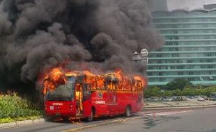 BUS TRANSJAKARTA TERBAKAR : Jokowi akan Cek Tahun Pembelian Bus yang Terbakar