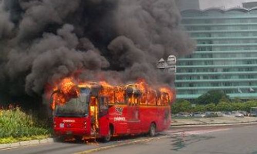 BUS TRANSJAKARTA TERBAKAR : Jokowi akan Cek Tahun Pembelian Bus yang Terbakar