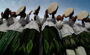  PARADE HADRAH: 200-An Kelompok Hadrah Berparade di CFD