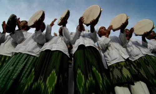  PARADE HADRAH: 200-An Kelompok Hadrah Berparade di CFD