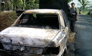   MOBIL TERBAKAR