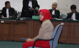 SIDANG PERDANA WA ODE NURHAYATI