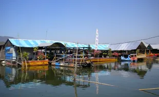 PEMBATASAN WARUNG APUNG, Pedagang Beda Pendapat