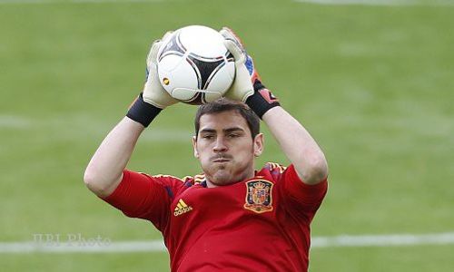 KARIER PEMAIN : Tak Lama Lagi Casillas Pensiun