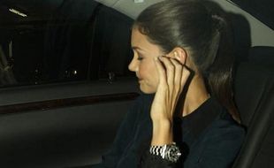 GUGAT CERAI: Katie Holmes Lepas Cincin Kawinnya