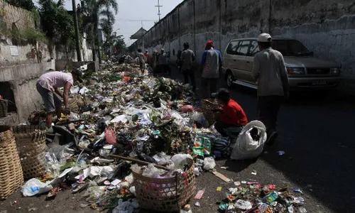 SAMPAH MELUBER: Pemkot Solo Pusing Atasi TPS Sampah Pasar Kliwon