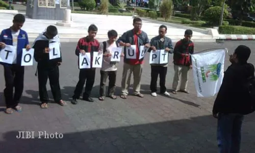  KOMERSIALISASI PENDIDIKAN: Belasan Mahasiswa Kammi DIY Tolak RUU PT