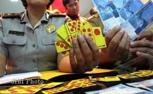 PERMAINAN DOMINO Dilarang dimainkan di Banda Aceh